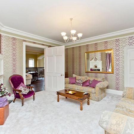 Luxury 3-Bedroom Apartment With Stunning Views At Ramsay Garden Edinburg Exteriör bild