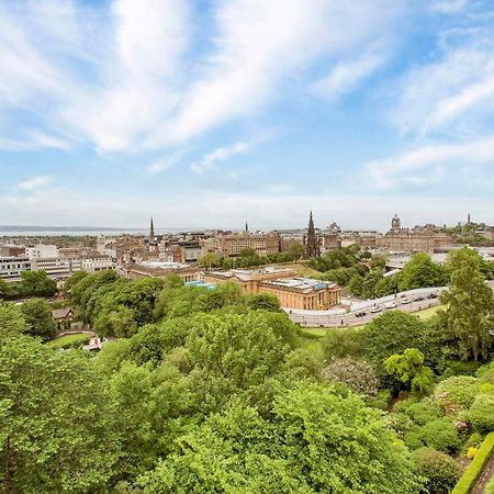 Luxury 3-Bedroom Apartment With Stunning Views At Ramsay Garden Edinburg Exteriör bild