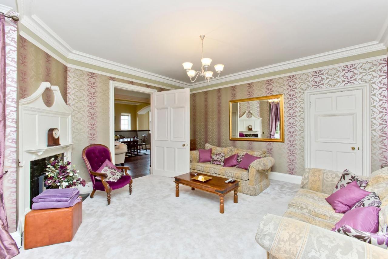 Luxury 3-Bedroom Apartment With Stunning Views At Ramsay Garden Edinburg Exteriör bild