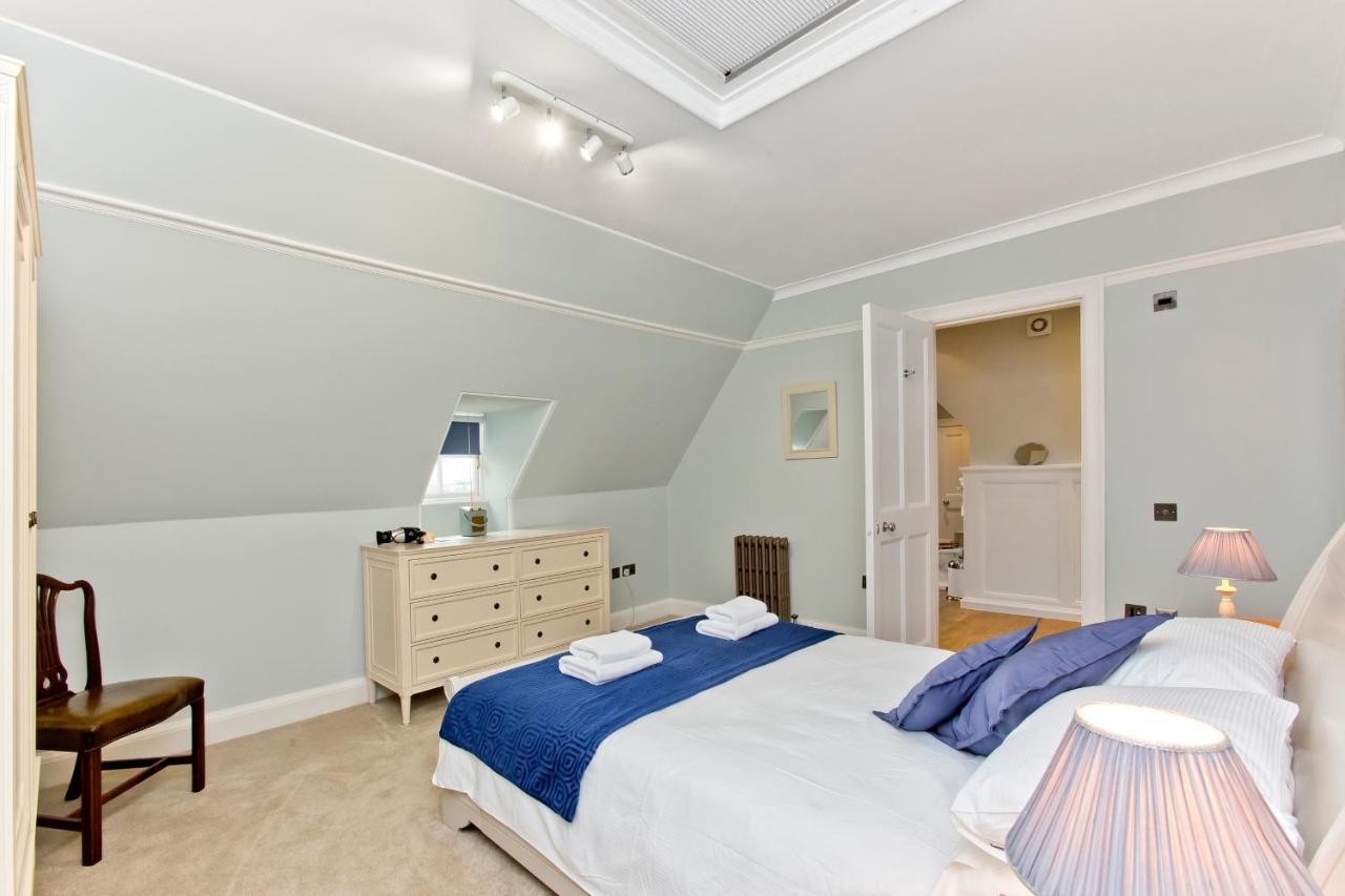Luxury 3-Bedroom Apartment With Stunning Views At Ramsay Garden Edinburg Exteriör bild