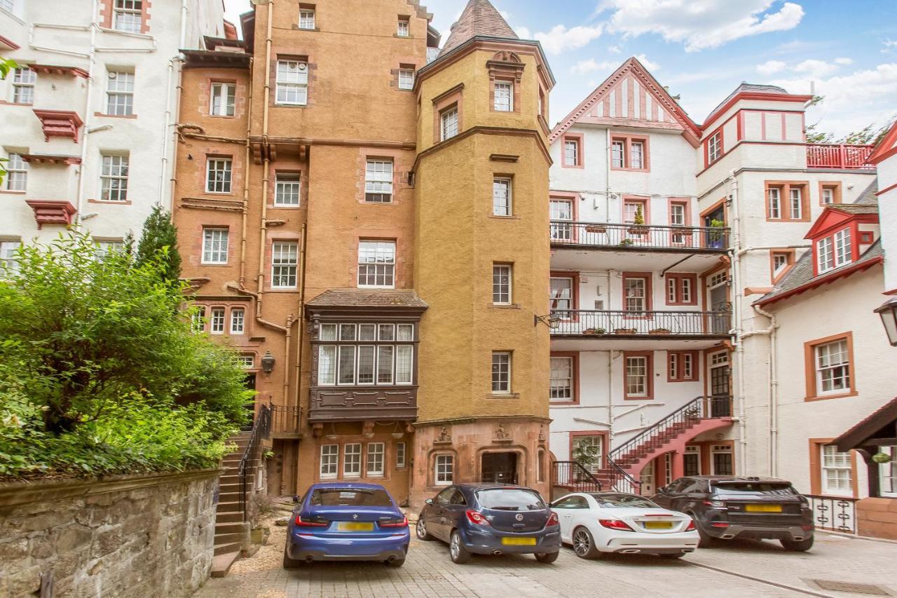 Luxury 3-Bedroom Apartment With Stunning Views At Ramsay Garden Edinburg Exteriör bild